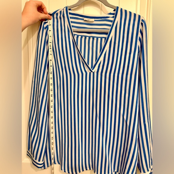Joie 100% Silk Blue White Striped Blouse Size Large V-Neck Long Sleeves - Picture 7 of 9